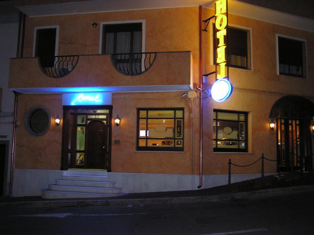 Hotel Mistral Portoscuso Dış mekan fotoğraf